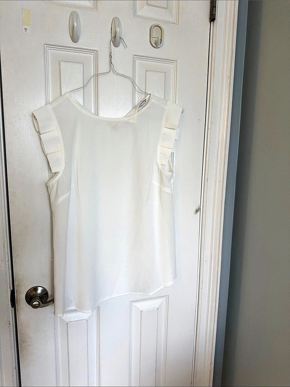 White Ruffle Sleeve Tank Top Like New